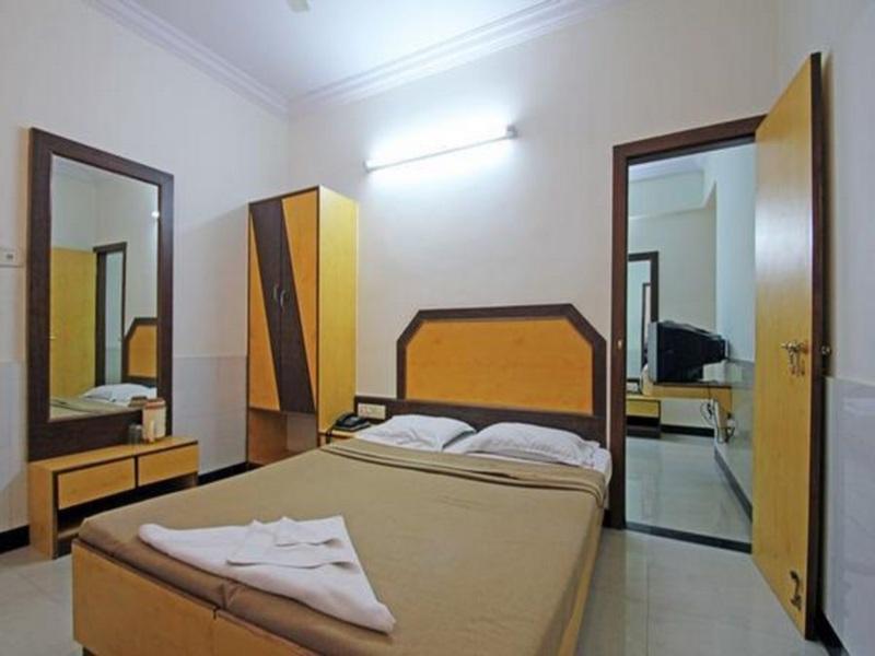 Oyo Hotel Ganga Sagar Near Sri Someshwara Swami Temple Bangalore Extérieur photo