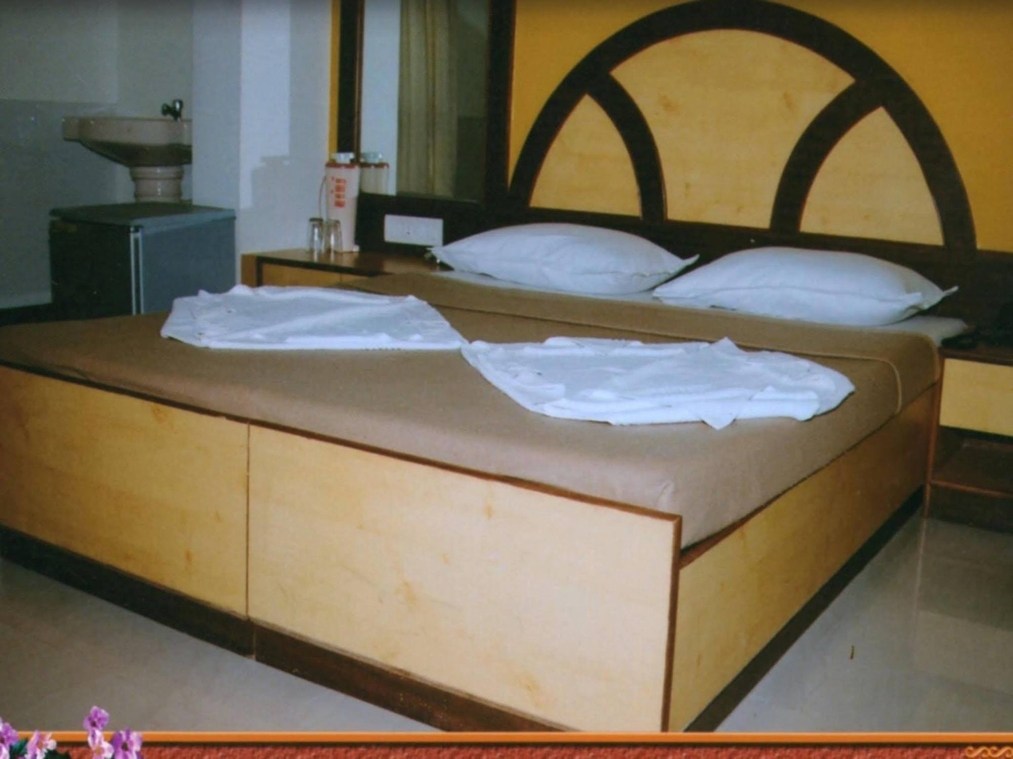 Oyo Hotel Ganga Sagar Near Sri Someshwara Swami Temple Bangalore Extérieur photo